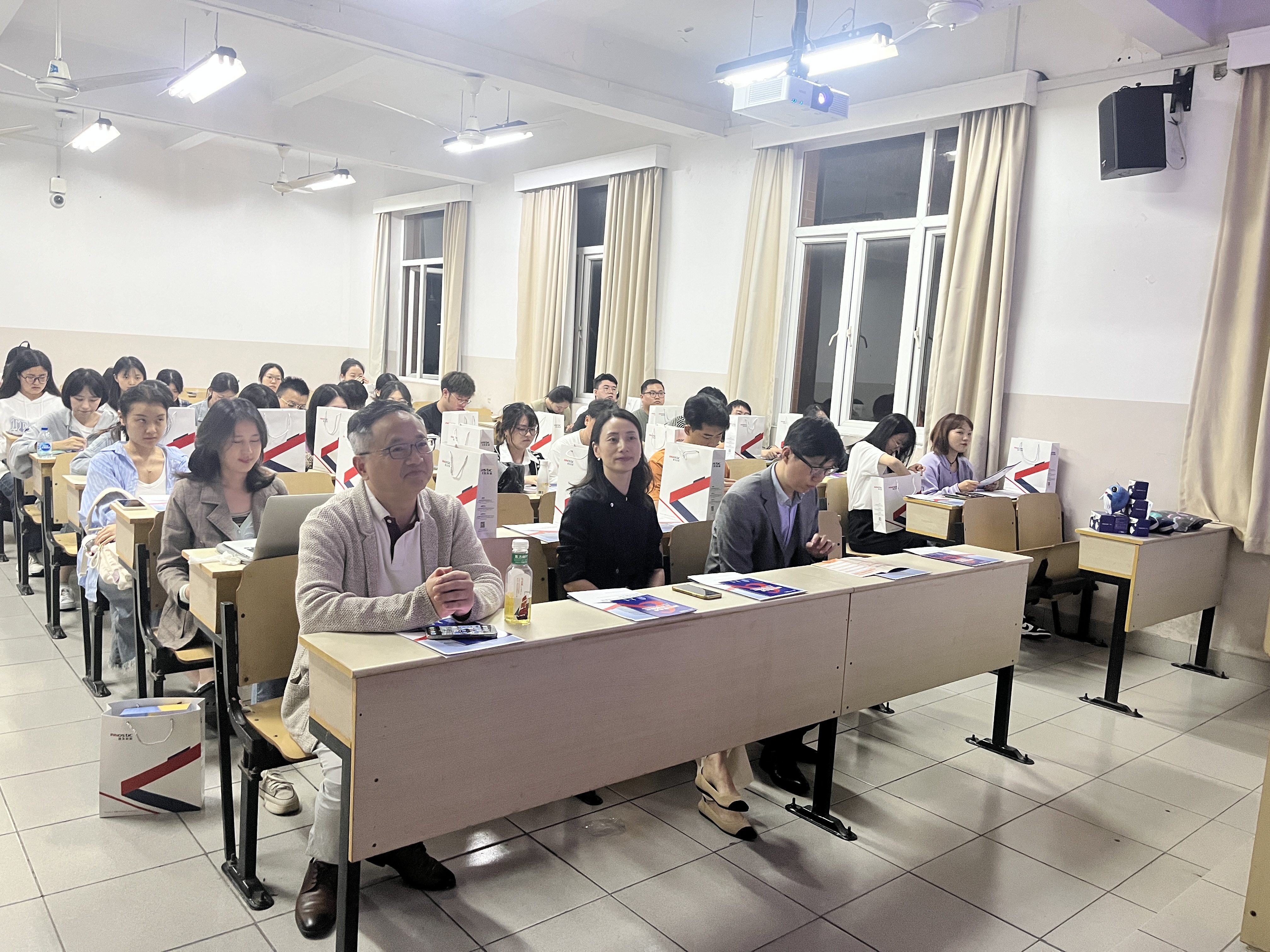 征途国际官网-钻营健全,你我一路成长